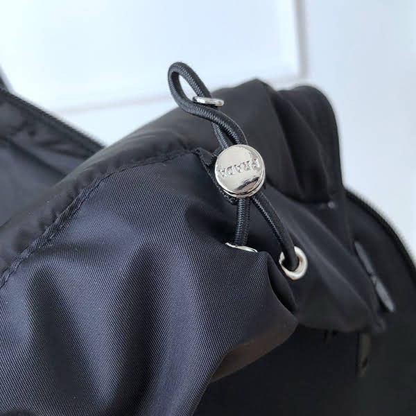 激安価格！プラダ スーパーコピー Re-Nylonダウンジャケット pui04262